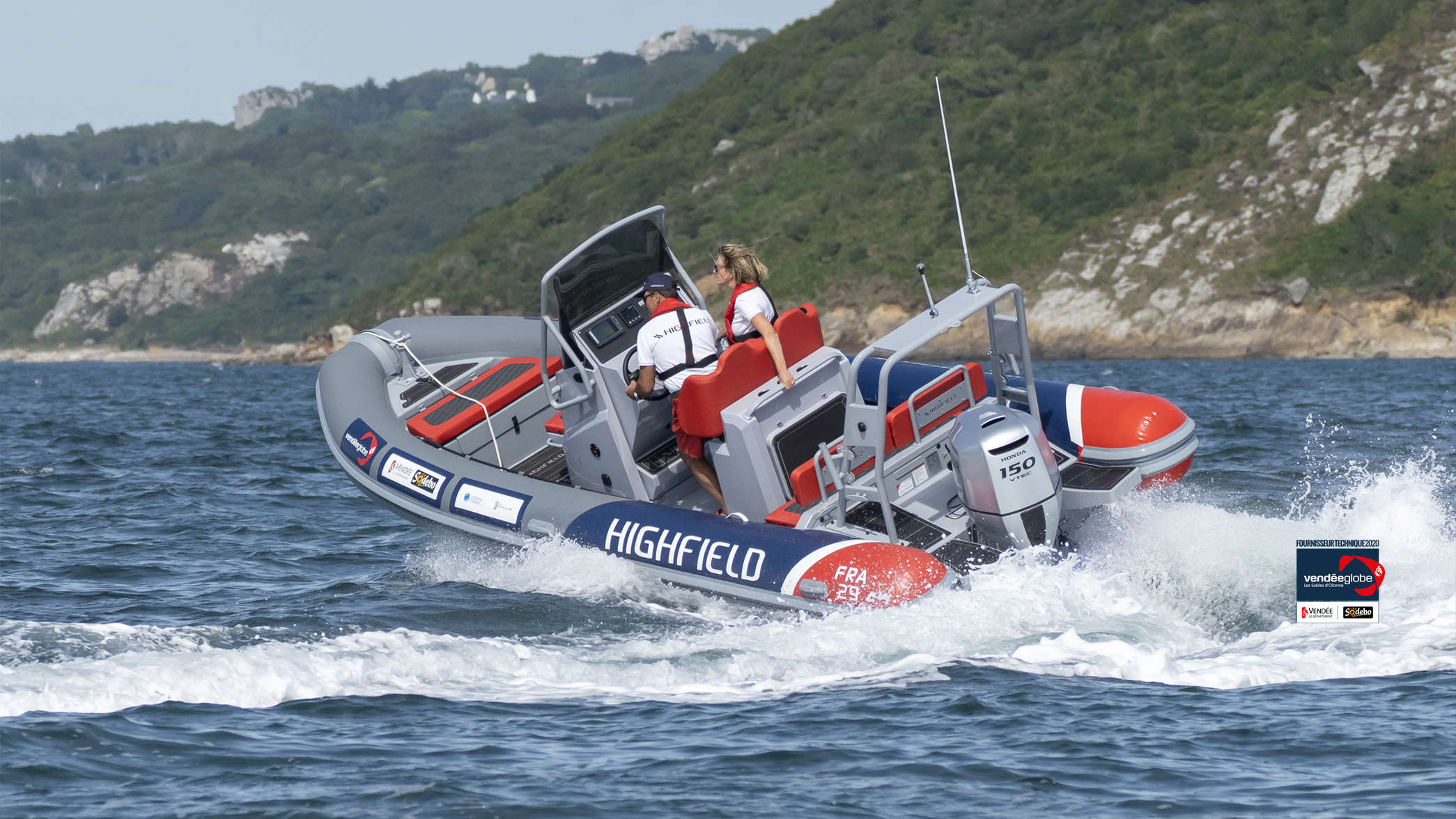 Démonstration des performances d'un bateau équipé d'un moteur Honda, idéal pour une utilisation côtière.