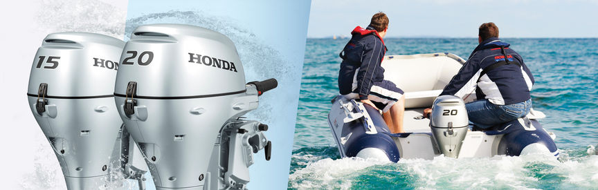 Gauche : 2 moteurs Honda Marine Droite : bateau équipé d'un moteur Honda, utilisé par des démonstrateurs, sur le littoral.