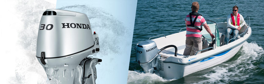 Gauche : moteur Honda Marine Droite : bateau équipé d'un moteur Honda, utilisé par des démonstrateurs, sur le littoral.